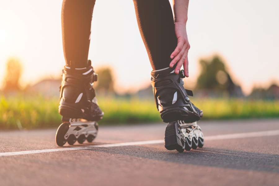 woman-roller-skates-inline-skating-outdoors-active-lifestyle-teenager-rollerblading