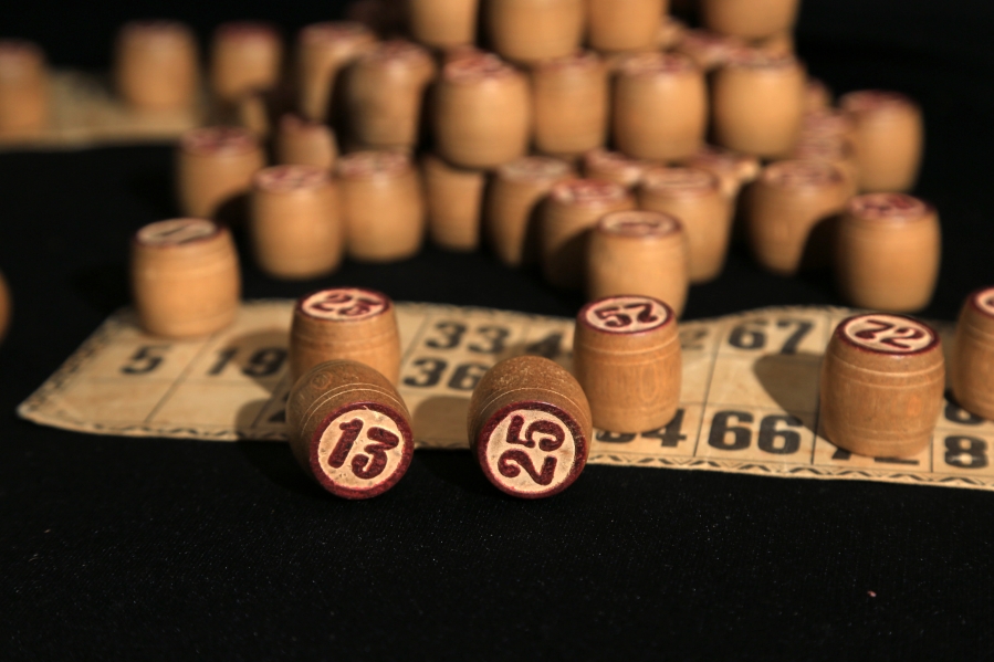 wooden-dominos-with-number-15-them